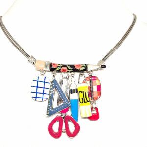 collier gomme