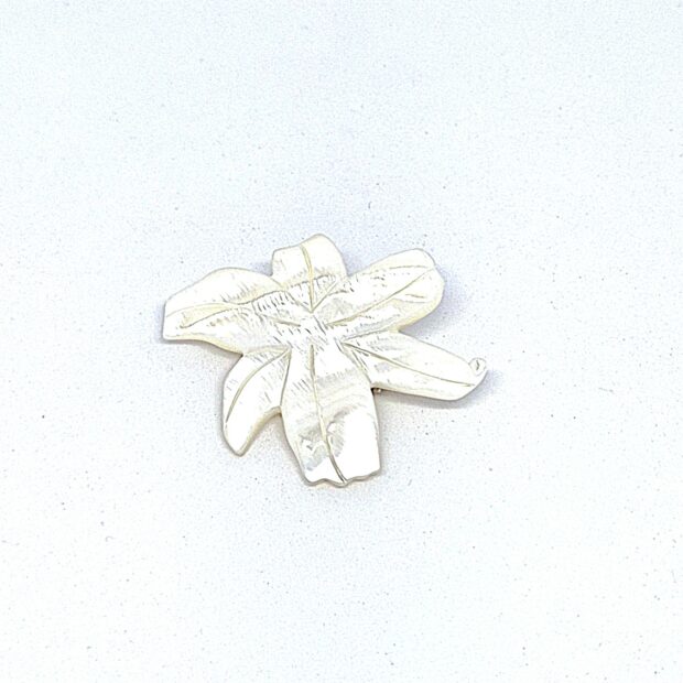 petite broche lys blanc