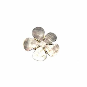 broche nacre grise