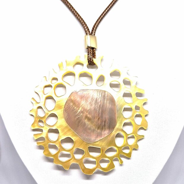 collier coralium